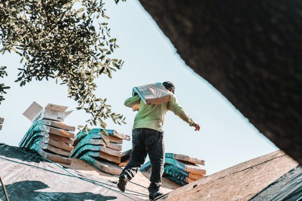 Les meilleures raisons d'engager un couvreur à Antibes